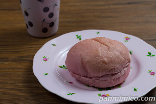 はらぺこカービイのりんごパン【ファミリーマート】斜め