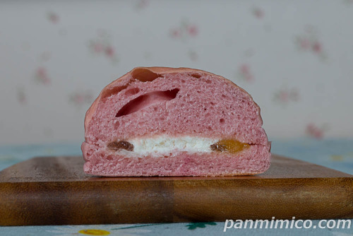 はらぺこカービイのりんごパン【ファミリーマート】断面