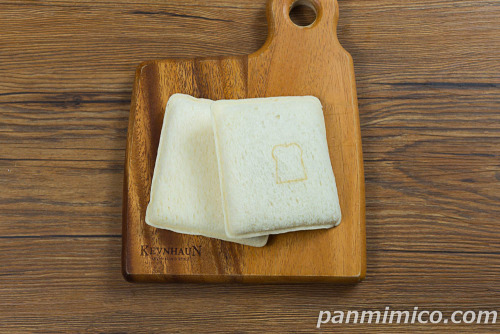 ランチパック (塩キャラメルホイップ とバニラクリーム)【ヤマザキ】上から撮った写真
