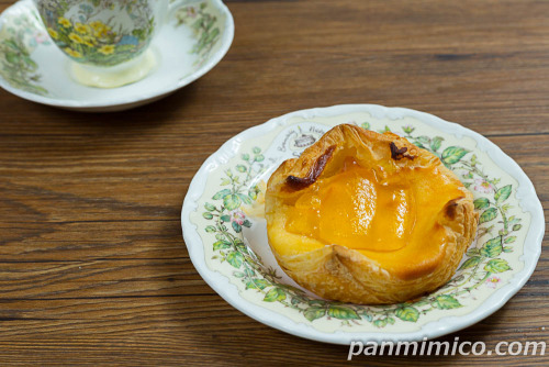 レモンのチーズケーキパイ（淡路島産完熟レモン）【ローソン】【ヤマザキ】斜めから撮った写真