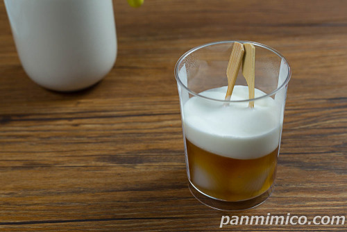 クリームみたらし団子【ローソン】斜めから撮った写真