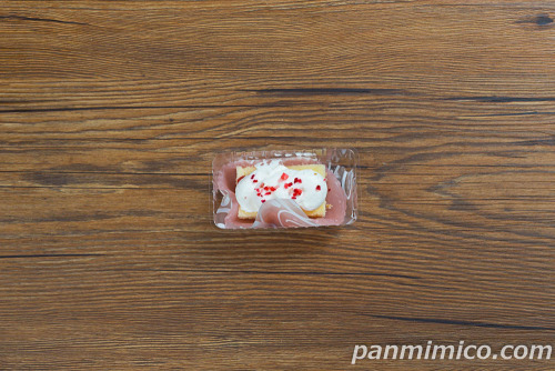 お餅で包んだ苺ケーキ【ローソン】上から撮った写真