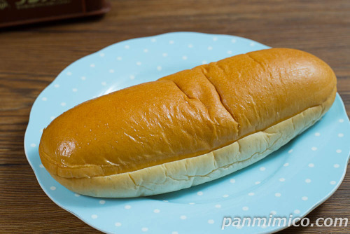 りんごコッペ（りんごバタークリーム）【フジパン】斜めから撮った写真