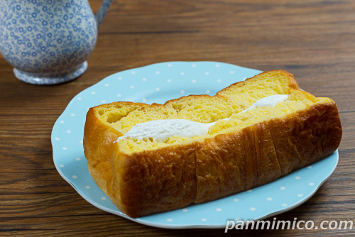 生デニッシュフレンチトースト【ヤマザキ】斜めから撮った写真