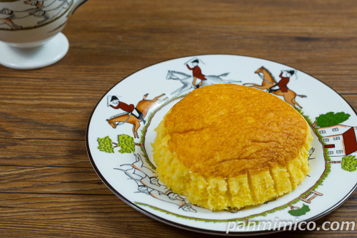 とろけるバター蒸し【第一パン】斜めから撮った写真