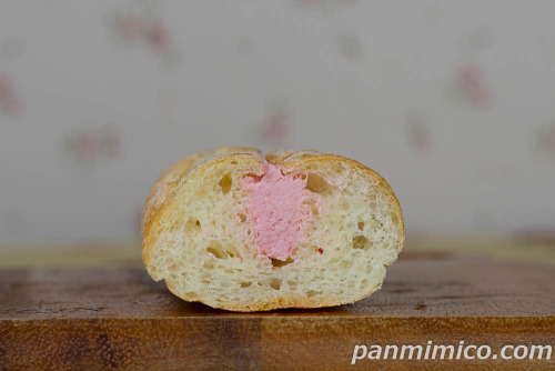 ICHIBIKO　苺みるくフランス【ローソン】断面の写真