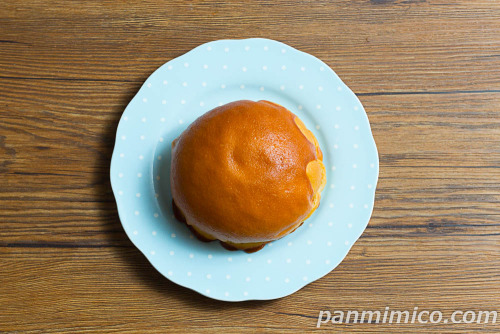 ふんわりブール　練乳クリーム【ローソン】上から撮った写真