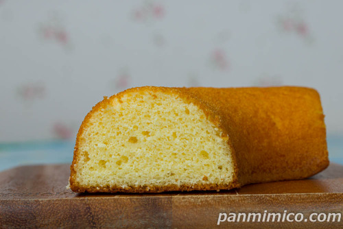 国産小麦のふわふわたまごシフォンケーキ　発酵バター【ローソン】断面の写真