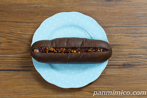 GODIVA　ショコラロール　チョコチップ＆アーモンド【ローソン】上から撮った写真