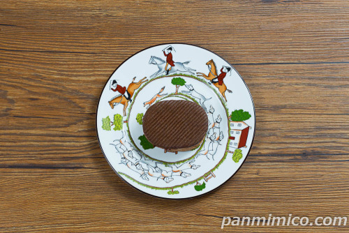 【香る芳醇ショコラフェア対象】濃厚生チョコサンド【ファミリーマート】上から撮った写真