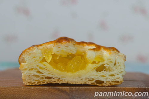 孤爪研磨の国産リンゴアップルパイ【ファミリーマート】断面の写真