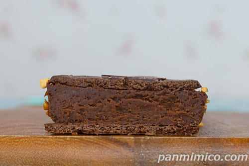 Uchi Café×GODIVA　ショコラテリーヌサンド【ローソン】断面の写真