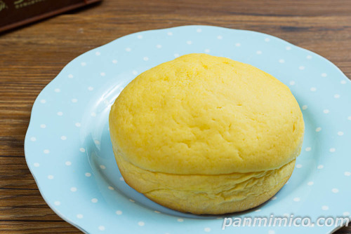 生ぶりおっしゅめろんぱん【フジパン】斜めから撮った写真