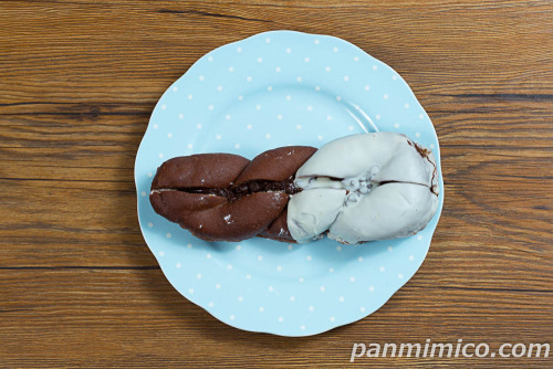 チョコツイストサンドドーナツ【ヤマザキ】上から撮った写真