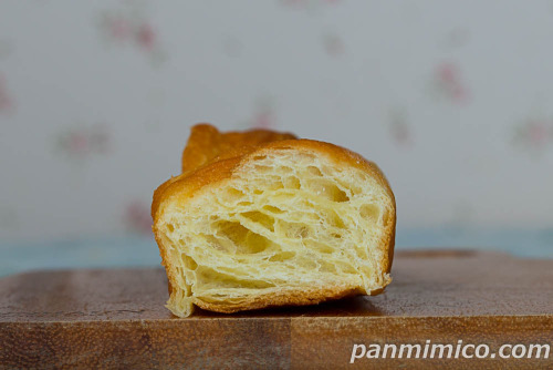 バトン・デ・クロワッサン【フジパン】断面の写真