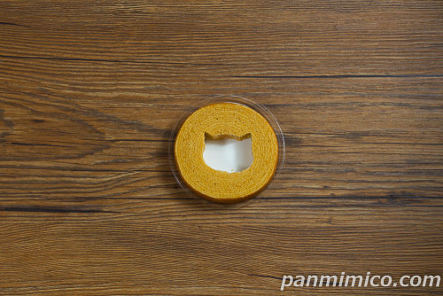 バウムクーヘン　きゃにゃめる味【ファミリーマート】上から撮った写真