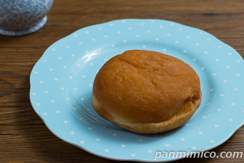 黒ごまあんどーなつ【Pasco】斜めから撮った写真