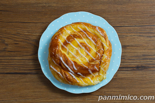 ミニスナックゴールド（ベイクドチーズケーキ風味）【ヤマザキ】上から撮った写真