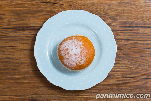 カスタードホイップドーナツ【セブンイレブン】上から撮った写真