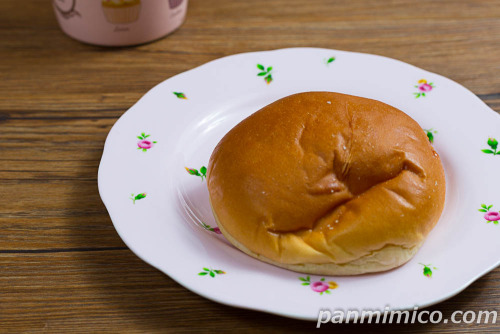 果肉楽しむいちごジャム＆練乳【第一パン】斜めから撮った写真