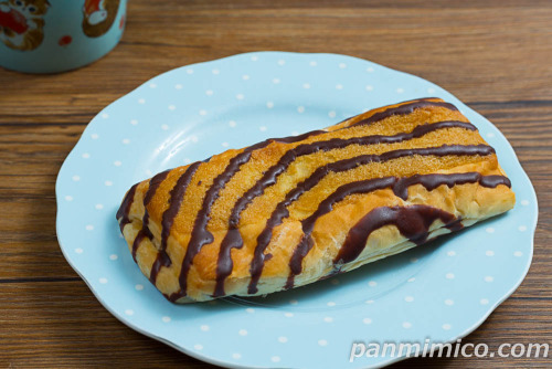 アップルパイのナカミー【YKベーキングカンパニー】斜めから撮った写真