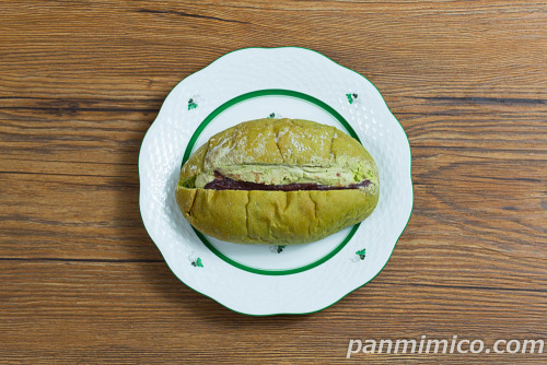 生フランスパン（宇治抹茶ホイップクリーム＆つぶあん）【ヤマザキ】上から撮った写真