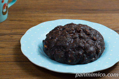 ガリッとチョコアーモンド【ヤマザキ】斜めから撮った写真