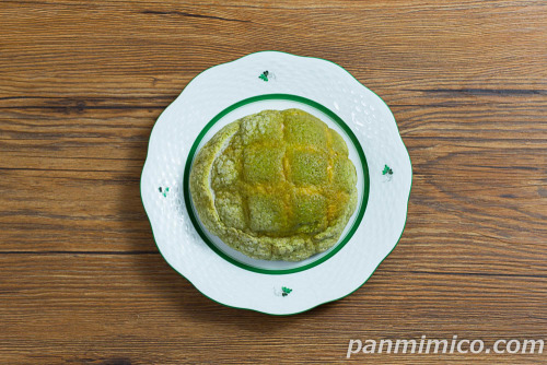 宇治抹茶メロンパン【ヤマザキ】上から撮った写真