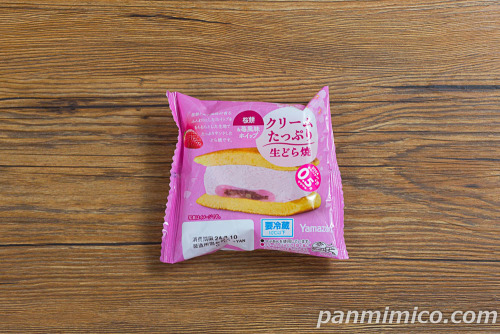 クリームたっぷり生どら焼（桜餅＆苺風味ホイップ）【ヤマザキ】パッケージの写真