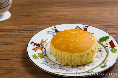 国産小麦 北海道牛乳生スフレ【Pasco】斜めから撮った写真