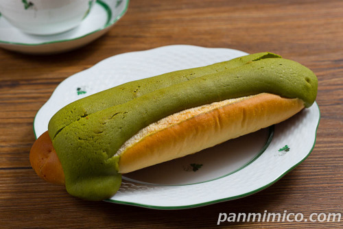 森半監修 宇治抹茶のロールパン【Pasco】斜めから撮った写真
