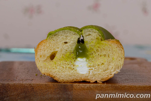 森半監修 宇治抹茶のロールパン【Pasco】断面の写真