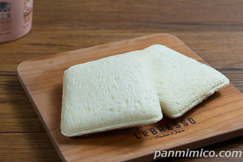 生すなっくさんど（粒ぴーなっつ）【フジパン】斜めから撮った写真