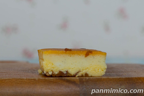 むぎゅ濃チーズケーキ【ローソン】断面の写真