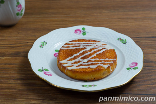 クランブルケーキ　りんご入り【セブンイレブン】斜めから撮った写真