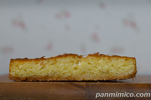 クランブルケーキ　りんご入り【セブンイレブン】断面の写真