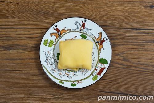 もっちりクレープ粒あん＆ミルククリーム【セブンイレブン】上から撮った写真