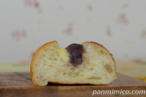 生フランスパン（あん＆マーガリン）【ファミリーマート】断面の写真