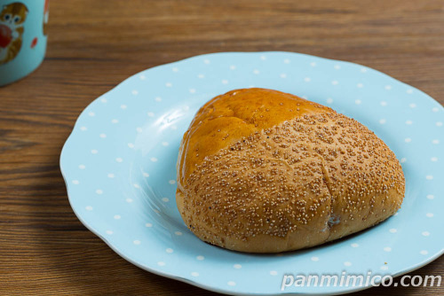 くりくりくんマロンホイップ（茨城県産和栗）【ヤマザキ】斜めから撮った写真