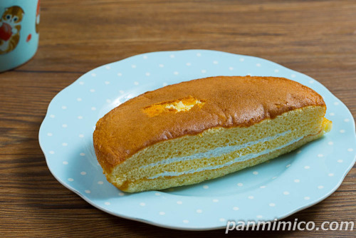 ふわふわケーキサンド（蒜山ジャージー牛乳入りホイップ）【ヤマザキ】斜めから撮った写真