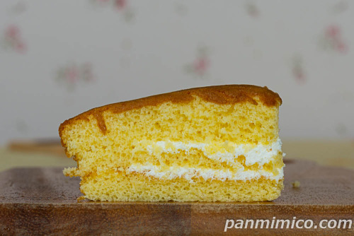 ふわふわケーキサンド（蒜山ジャージー牛乳入りホイップ）【ヤマザキ】断面の写真