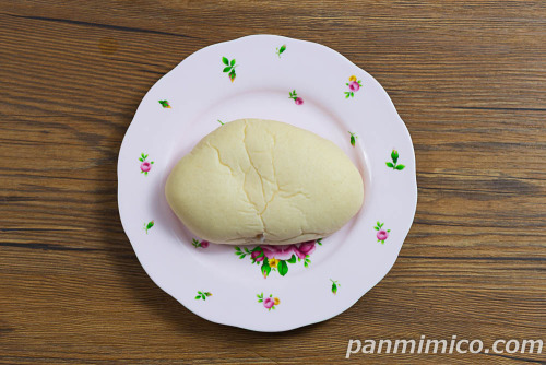 白桃クリーム＆ホイップ【第一パン】上から撮った写真