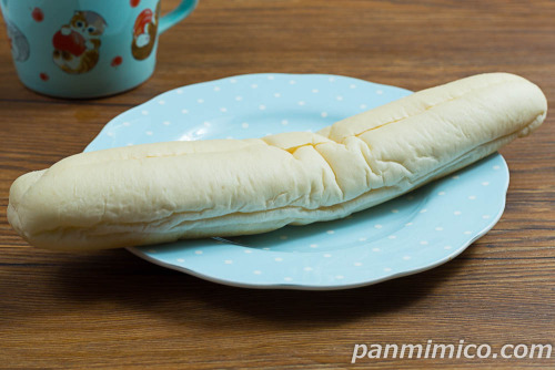 やわらかカスタードロール【Pasco】斜めから撮った写真