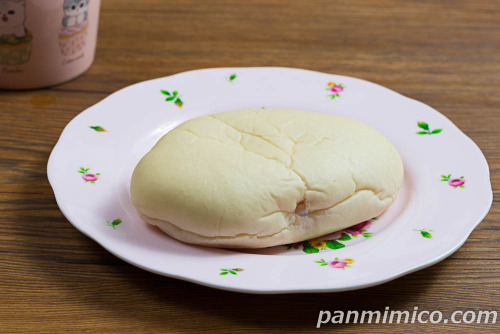 白桃クリーム＆ホイップ【第一パン】斜めから撮った写真