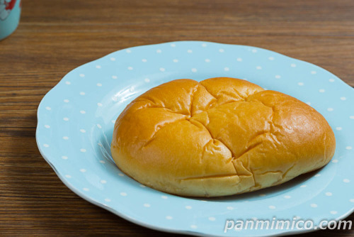 こく旨クリームパン【ローソン】斜めから撮った写真