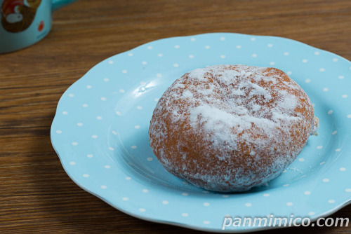 北海道十勝産小豆のこしあんドーナツ【セブンイレブン】斜めから撮った写真