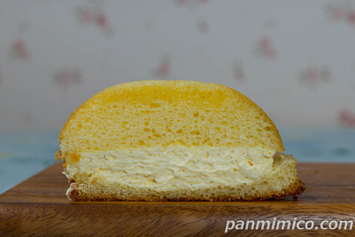 クリームたっぷりシフォンサンド(北海道産生クリーム使用)【ヤマザキ】断面の写真