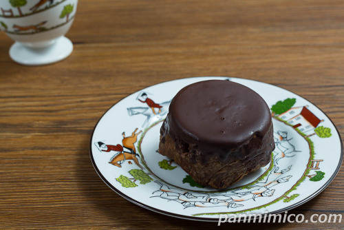 濃厚ショコラのクイニーアマン【ファミリーマート】斜めから撮った写真