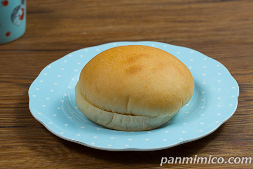 フレンチブール練乳【YKベーキングカンパニー】斜めから撮った写真