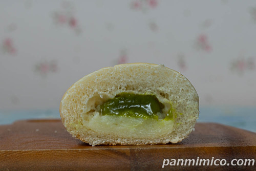 天空の抹茶とホワイトチョコ【第一パン】断面の写真